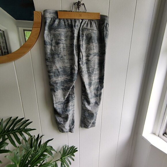 Athleta Farralon Jogger Fog Camo Coast Grey Sweatpants - Picture 1 of 5